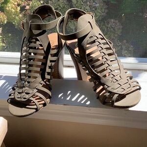 "D" Olive Green Strappy Suede Leather Sandals Shoes - 5-1/2” NWOT